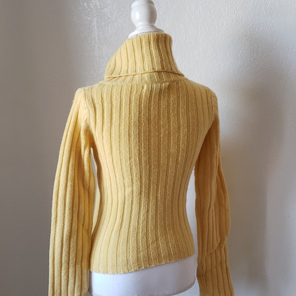 Abercrombie Yellow Turtleneck Sweater - Picture 6 of 7